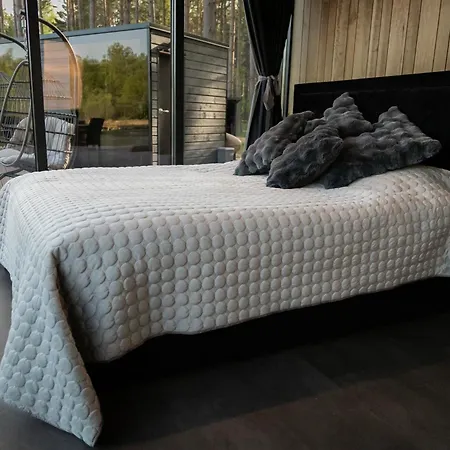 Torgu Kuningriigi Palee * Rahuste