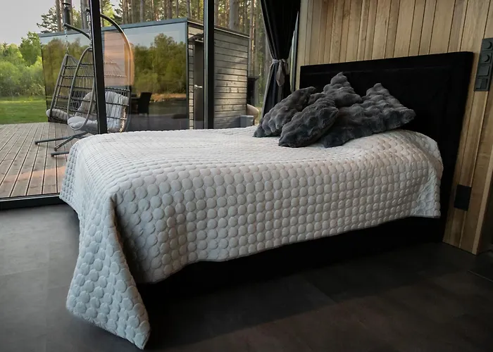 Torgu Kuningriigi Palee * Rahuste